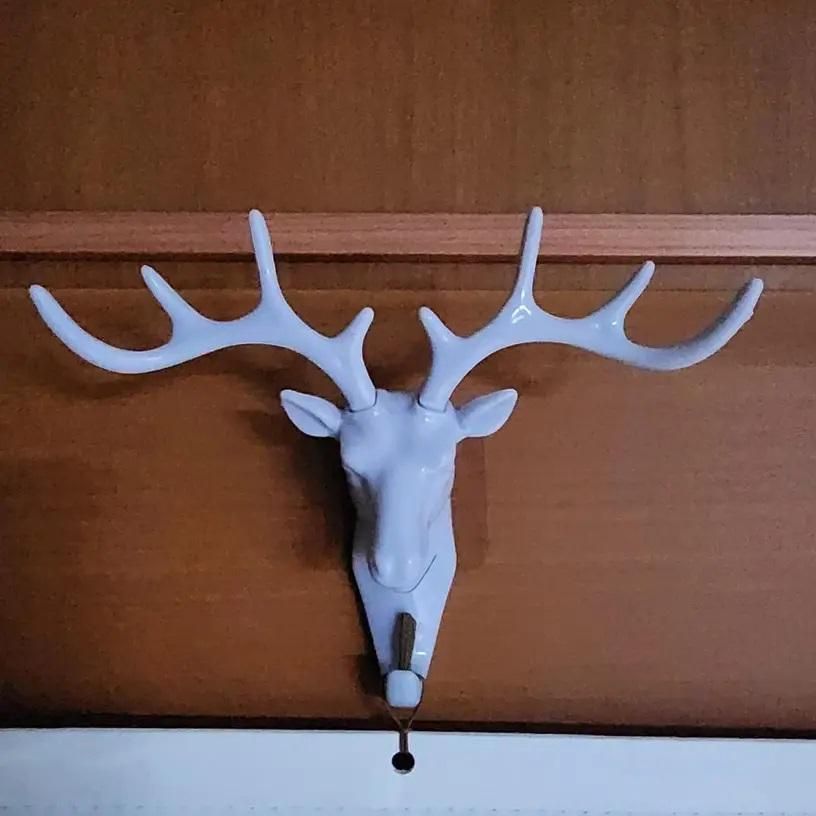 Deer Head Self-Adhesive Hanging Hooks – Wall Hooks for Bags & Keys (Pack of 2)