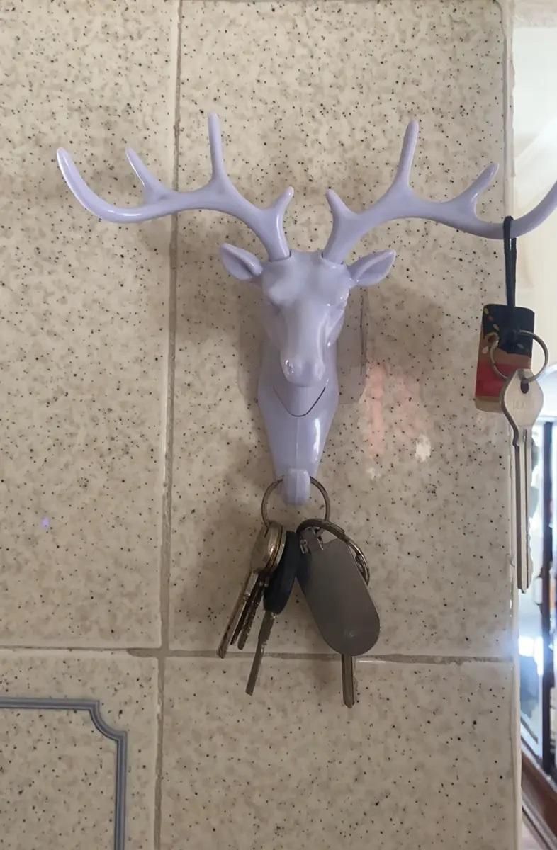 Deer Head Self-Adhesive Hanging Hooks – Wall Hooks for Bags & Keys (Pack of 2)